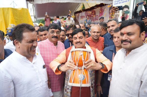सावन सोमवार पर भक्तिमय हुआ जबलपुर, CM डॉ. मोहन यादव के साथ हजारों कांवड़ियों ने निकाली यात्रा