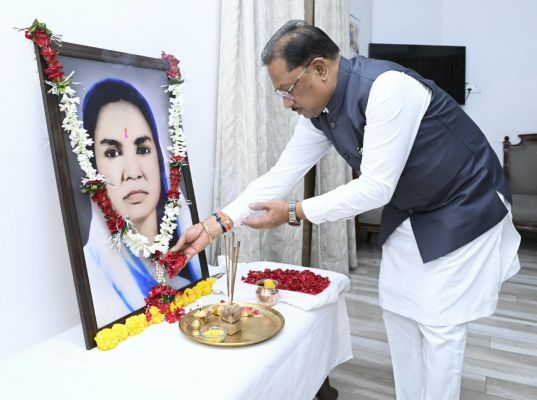 मुख्यमंत्री साय ने छत्तीसगढ़ की प्रथम महिला सांसद और समाज सेविका मिनीमाता की पुण्यतिथि पर किया नमन