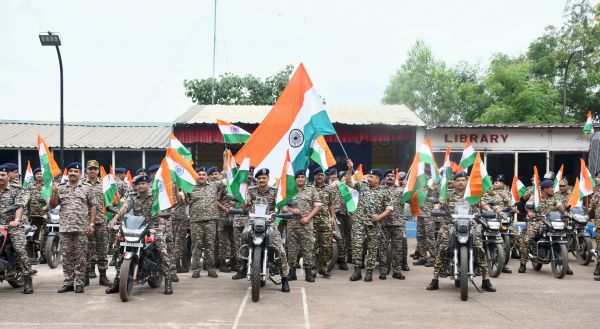 &lsquo;हर घर तिरंगा&rsquo; अभियान: 65वीं वाहिनी CRPF ने रायपुर में निकाली तिरंगा यात्रा