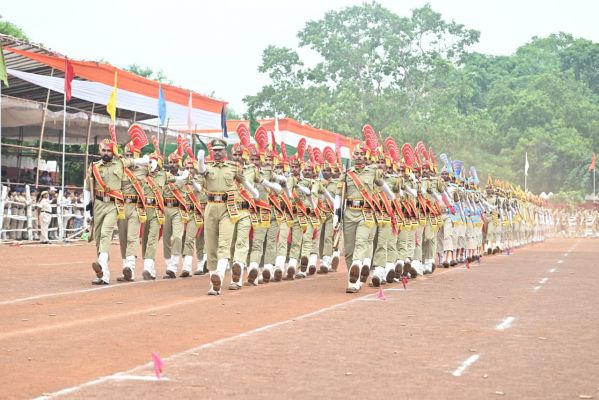 स्वतंत्रता दिवस समारोह की तैयारियां पूरी, पुलिस परेड ग्राउंड में हुआ फुल ड्रेस रिहर्सल