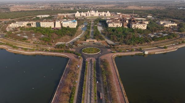 नवा रायपुर में निवेश की नई तस्वीर, टेक्सटाइल से सेमीकंडक्टर तक बन रहा औद्योगिक कॉरिडोर