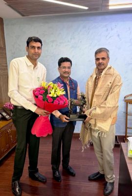 नगरीय प्रशासन विभाग के प्रमुख सचिव सोनमणि बोरा ने केन्द्रीय आवासन और शहरी कार्य मंत्रालय के सचिव सत्येन्द्र सिंह से नई दिल्ली में की मुलाकात