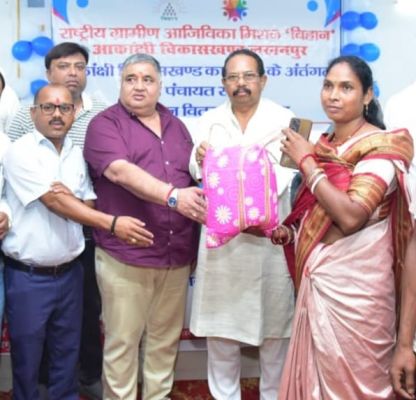 मछली पालन से बढ़ेगी ग्रामीणों की आय, मंत्री राजेश अग्रवाल ने किया बीज वितरण