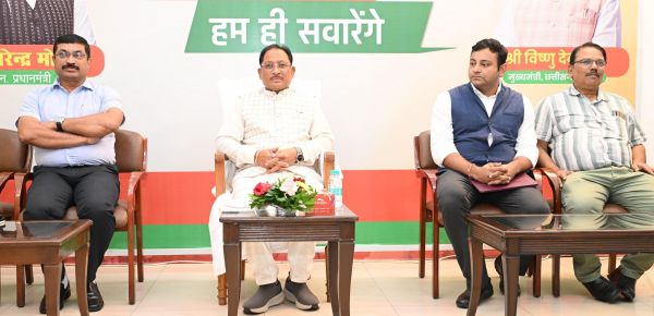 मुख्यमंत्री विष्णु देव साय से लेह-लद्दाख अध्ययन भ्रमण से लौटे पत्रकारों ने की मुलाकात