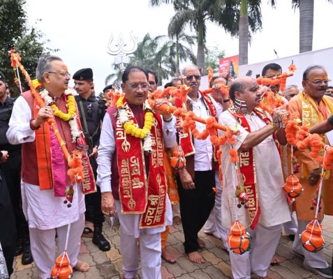 मुख्यमंत्री विष्णु देव साय ने भगवान शिव का रुद्राभिषेक कर प्रदेशवासियों के सुख-समृद्धि और खुशहाली की कामना की