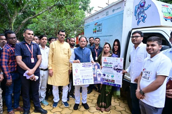 मुख्यमंत्री ने &lsquo;अंतरिक्ष संगवारी&rsquo; अंतरिक्ष यात्री प्रशिक्षण पहल का किया शुभारंभ