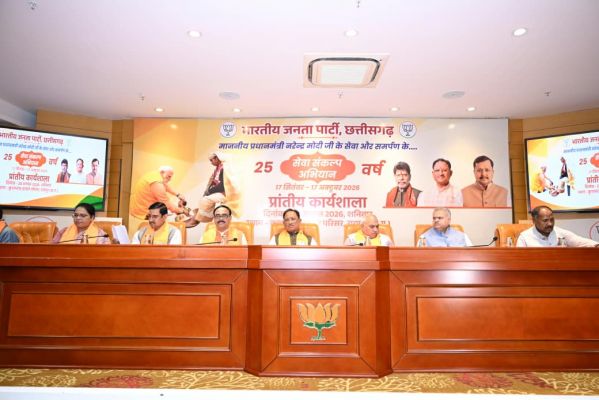 प्रधानमंत्री नरेंद्र मोदी के 25 वर्षों का सेवा काल अतुलनीय और अनुकरणीय: सांसद बृजमोहन अग्रवाल