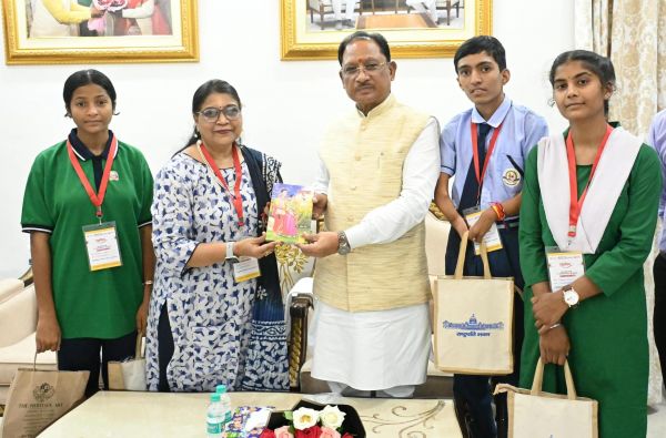 राष्ट्रपति से मुलाकात कर लौटे छत्तीसगढ़ के प्रतिभावान विद्यार्थी, CM साय से साझा किए यादगार अनुभव