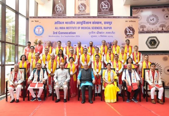 रायपुर AIIMS के दीक्षांत समारोह में शामिल हुए उपराष्ट्रपति सी. पी. राधाकृष्णन: मेधावी छात्रों को प्रदान किए गोल्ड मेडल