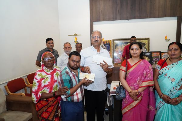 जनसेवा ही सर्वोपरि धर्म: सांसद बृजमोहन अग्रवाल ने 140 हितग्राहियों को बांटे 21 लाख रुपये की सहायता राशि के चेक