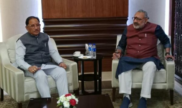 CM साय ने केंद्रीय मंत्री गिरिराज सिंह से की मुलाकात, छत्तीसगढ़ को टेक्सटाइल हब बनाने पर हुई चर्चा