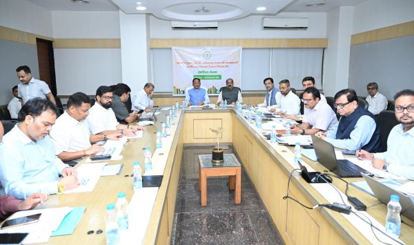 नालंदा परिसर से ई-बस तक... CM साय ने नगरीय विकास योजनाओं की समीक्षा की, अमृत मिशन की धीमी रफ्तार पर जताई नाराजगी