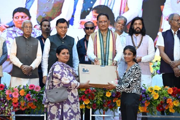 श्रमिकों का सम्मान, सामाजिक सुरक्षा और उनके परिवारों का उज्ज्वल भविष्य हमारी सरकार की प्राथमिकता : मुख्यमंत्री विष्णु देव साय