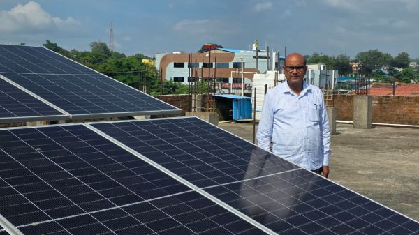 अब बिजली उपभोक्ता नहीं, &lsquo;ऊर्जा दाता&rsquo; बन रहे लोग, सूर्य घर योजना से छतों पर हो रहा बिजली उत्पादन