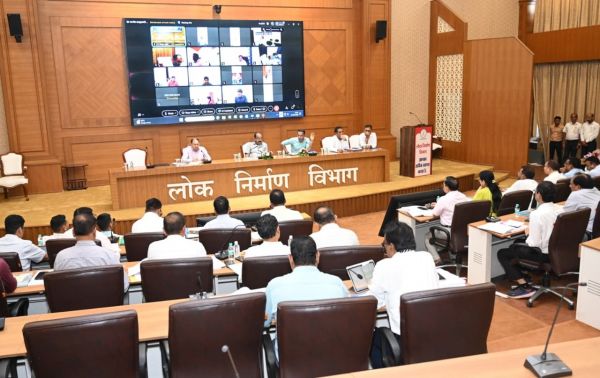 उप मुख्यमंत्री अरुण साव ने सड़कों व पुलों की स्थिति की ली जानकारी, सभी मुख्य अभियंताओं और कार्यपालन अभियंताओं की ली बैठक