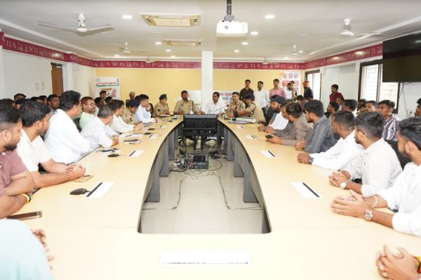 रायपुर गणेश विसर्जन झांकियों को लेकर पुलिस और आयोजकों की बैठक, रूट-टाइमिंग से लेकर डीजे तक के लिए जारी हुए निर्देश