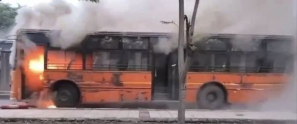 नवा रायपुर में स्टाफ बस में आग के बाद कर्मचारियों में आक्रोश, पुरानी बसों की फिटनेस पर उठे सवाल
