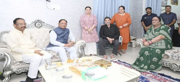 दिल्ली से लौटे BJP प्रदेश अध्यक्ष किरण सिंह देव से CM साय की मुलाकात, स्वास्थ्य की ली जानकारी