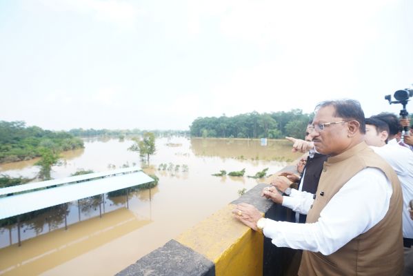 बस्तर के बाढ़ प्रभावित क्षेत्रों में पहुंचे मुख्यमंत्री विष्णु देव साय, प्रभावित परिवारों से मिलकर जाना हाल