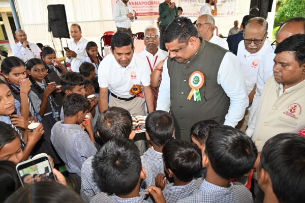 शिक्षा मंत्री गजेन्द्र यादव ने स्कूलों में साईंश्योर न्यूट्रिशन पायलट प्रोजेक्ट का किया शुभारंभ