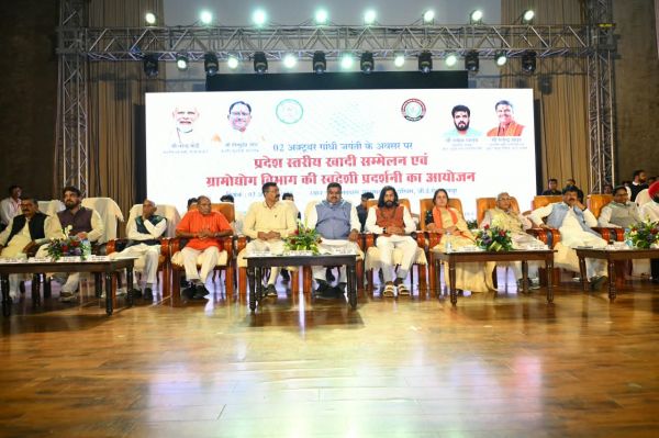 खादी और स्थानीय उत्पादों के अधिकाधिक उपयोग पर जोर - मंत्री गजेन्द्र यादव