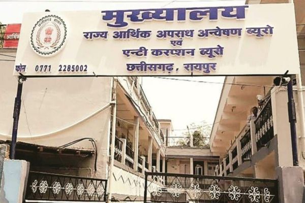 कुरुद SDM कार्यालय में ACB का बड़ा एक्शन, 10 हजार की रिश्वत लेते बाबू रंगे हाथ गिरफ्तार