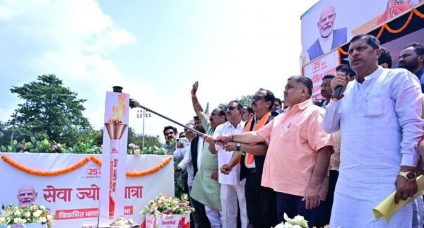 जशपुर में गूंजा विकसित भारत का संकल्प, मंत्री राजेश अग्रवाल के नेतृत्व में निकली &lsquo;सेवा ज्योति यात्रा&rsquo;