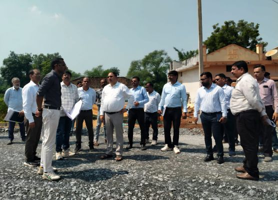 बरसात के बाद निर्माण कार्यों में आएगी तेजी, PWD सचिव ने गरियाबंद में परखी गुणवत्ता