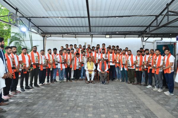 सेवा पर्व: वाराणसी और वडनगर में सेवा कार्य करने वाले भाजयुमो कार्यकर्ताओं का CM साय ने किया सम्मान
