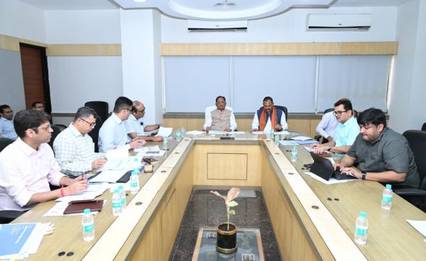 मुख्यमंत्री ने की स्वास्थ्य एवं परिवार कल्याण तथा चिकित्सा शिक्षा विभाग के कामकाज की उच्चस्तरीय समीक्षा