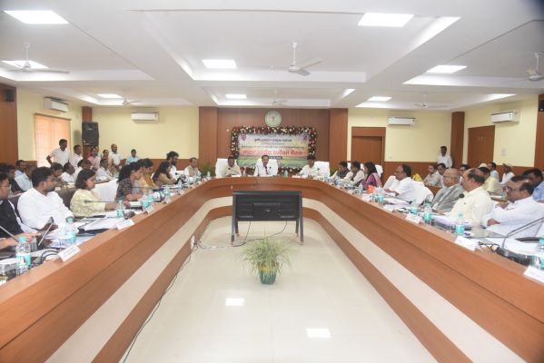 कृषि उत्पादन आयुक्त सिद्धार्थ कोमल परदेशी की अध्यक्षता में कृषि एवं संबद्ध विभागों की संभागीय बैठक सम्पन्न