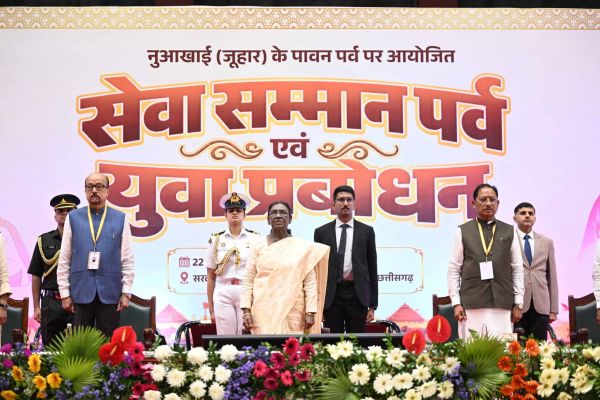 राष्ट्रपति द्रौपदी मुर्मु नुआखाई महोत्सव के अवसर पर आयोजित &lsquo;सेवा सम्मान पर्व&rsquo; और &lsquo;युवा प्रबोधन&rsquo; कार्यक्रम में शामिल हुईं, कहा-