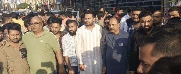 खड़गे के बयान के विरोध में उतरी भाजयुमो, आजाद चौक में किया पुतला दहन