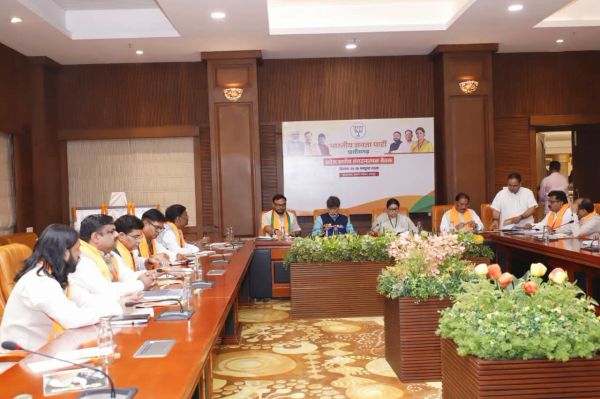 छत्तीसगढ़ में फिर भाजपा सरकार बनाने का संकल्प, स्मृति ईरानी बोलीं- बूथ स्तर तक मजबूत करेंगे संगठन