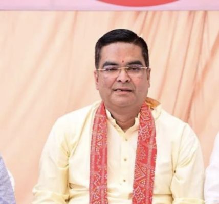 स्मृति ईरानी से प्रेरित हुए विधायक रिकेश सेन, सुरक्षा घटाने के लिए मुख्यमंत्री को लिखा पत्र