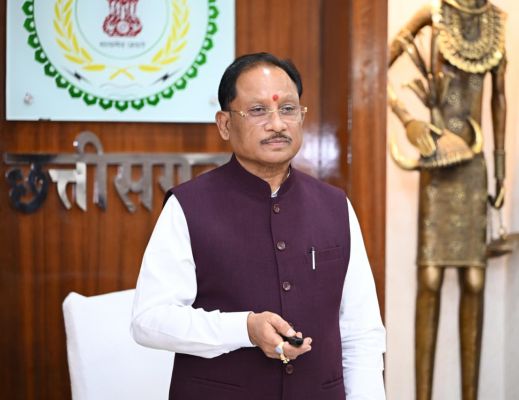 मुख्यमंत्री विष्णु देव साय ने बाबा कार्तिक उरांव की जन्मशताब्दी पर उनकी आदमकद प्रतिमा का किया अनावरण