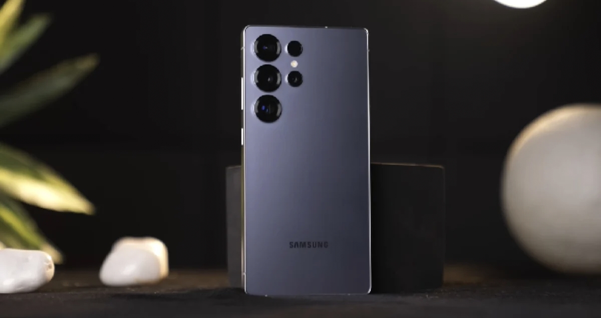 Samsung Galaxy S25 Ultra Price Drop: अमेज़न पर पहली बार 1 लाख रुपये के करीब पहुंचा प्रीमियम फ्लैगशिप फोन