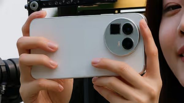 Realme GT 8 Pro लॉन्च Ricoh GR Optics कैमरा और 7000mAh बैटरी के साथ आया धमाकेदार स्मार्टफोन