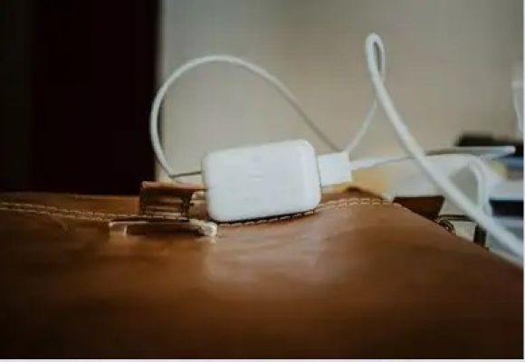 चार्जर पर लिखे शब्द GaN, PD, QC, HyperCharge और VOOC का मतलब और उनके फायदे